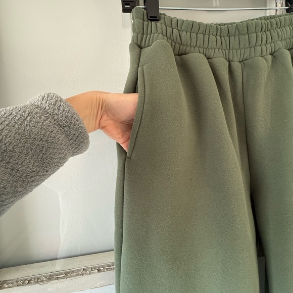Comfrt Standard Sweatpants - Picture 6 of 10